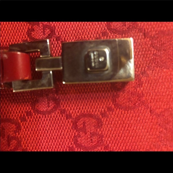 Beautiful Gucci Red - Picture 3 of 9